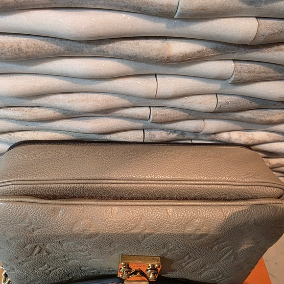 Louis Vuitton Pochette Metis Crossbody Bag - Picture 11 of 16